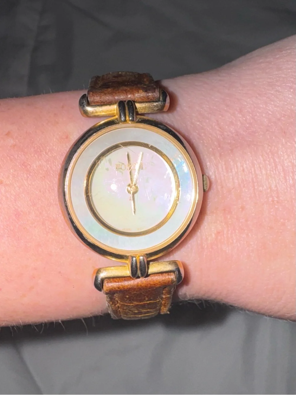Vintage FOSSIL Women’s Classic Watch Gold-Toned and Cream Face, White Dial